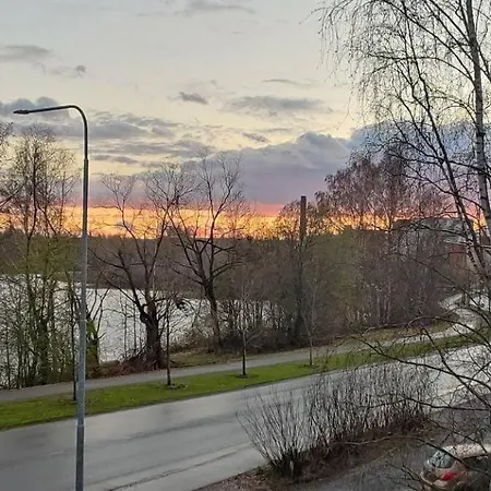 Idyllinen Yksioe Jaervinaekoealalla *