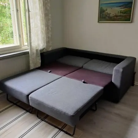 Idyllinen Yksioe Jaervinaekoealalla *