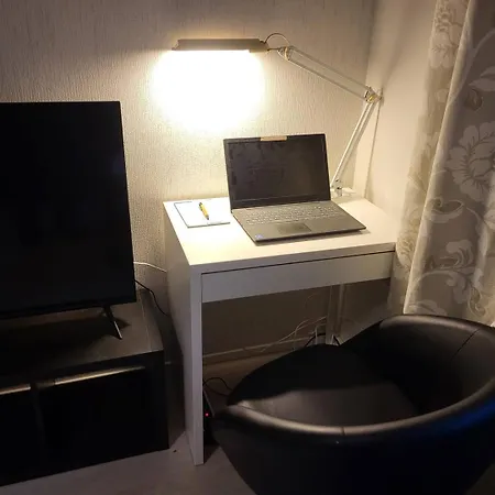 Idyllinen Yksioe Jaervinaekoealalla *