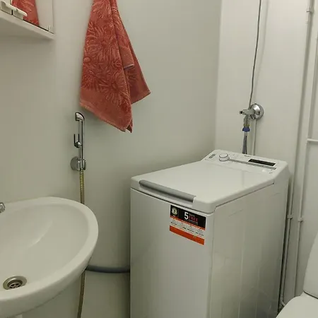 Idyllinen Yksioe Jaervinaekoealalla Apartamento Tampere