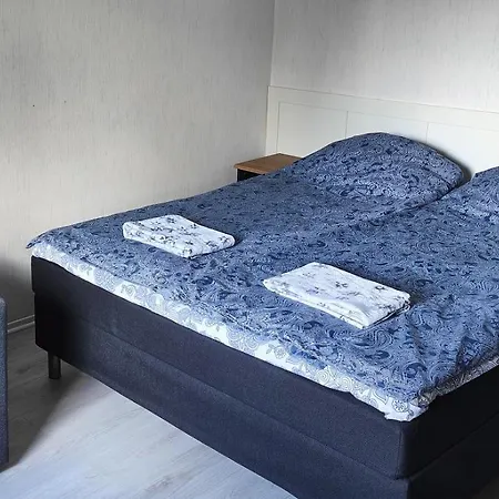 Idyllinen Yksioe Jaervinaekoealalla Apartamento *