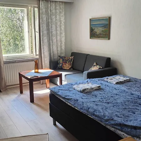 Idyllinen Yksioe Jaervinaekoealalla *